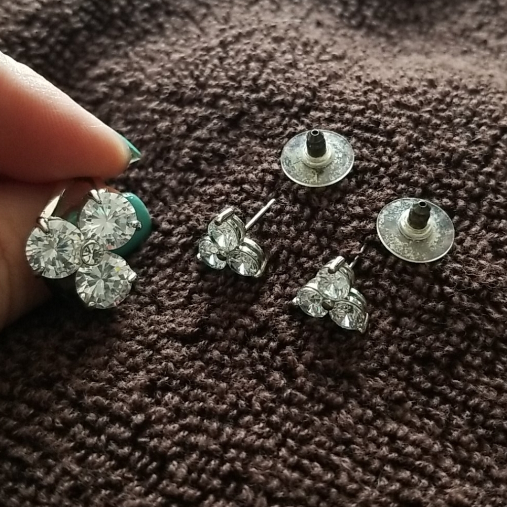3 stone ring with matching earrings sz 6